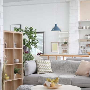 Hohe Räume niedriger wirken lassen